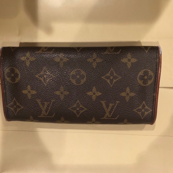 Louis Vuitton fanny pack authentic (missing strap) - Picture 2 of 8